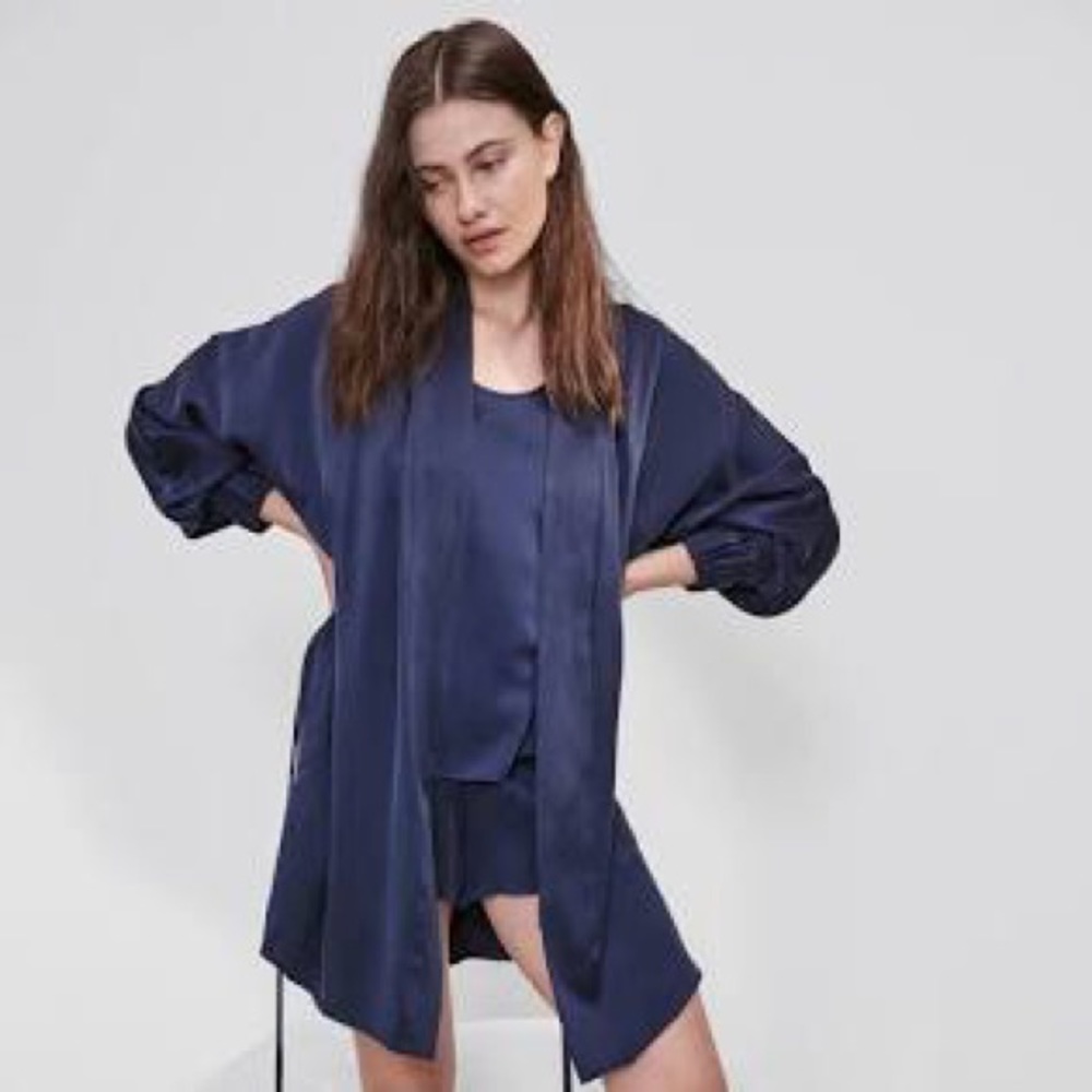 Lunga Silk Robe - Picture 2 of 2